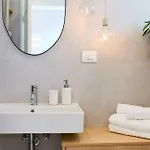 Casa de hóspedes Modern Stone House, Luxury In Old Town 4*