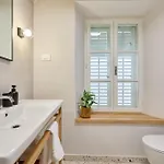 Modern Stone House, Luxury In Old Town Casa de hóspedes 4*