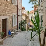 Modern Stone House, Luxury In Old Town Guest house 4*