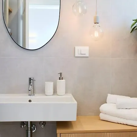 بيت ضيافة Modern Stone House, Luxury In Old Town 4*