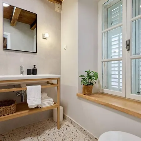 Modern Stone House, Luxury In Old Town 4*