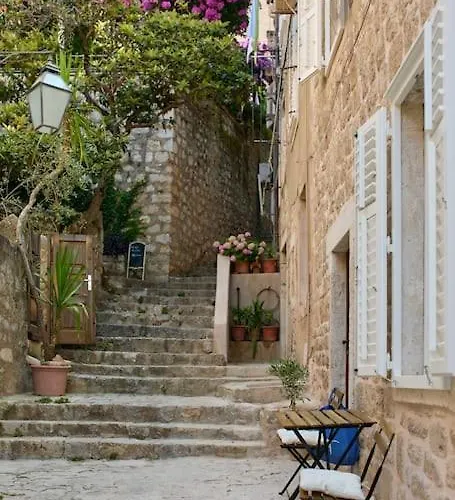Modern Stone House, Luxury In Old Town 4*