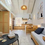 Modern Stone House, Luxury In Old Town בית הארחה 4*