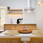 Modern Stone House, Luxury In Old Town בית הארחה