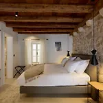 Modern Stone House, Luxury In Old Town בית הארחה 4*