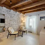 בית הארחה Modern Stone House, Luxury In Old Town