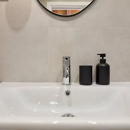 بيت ضيافة Modern Stone House, Luxury In Old Town 4*