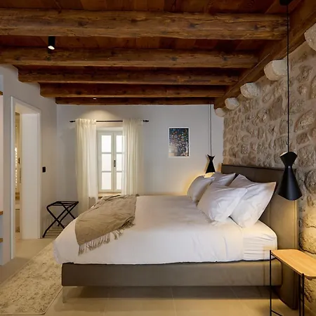 Modern Stone House, Luxury In Old Town بيت ضيافة 4*