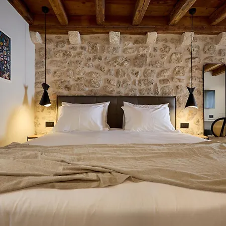 Modern Stone House, Luxury In Old Town بيت ضيافة 4*