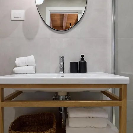 بيت ضيافة Modern Stone House, Luxury In Old Town 4*