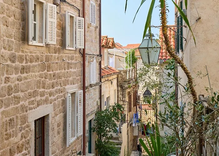 Modern Stone House, Luxury In Old Town Gostinjska kuća 4*