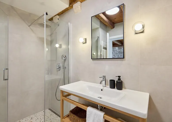 Gostinjska kuća Modern Stone House, Luxury In Old Town