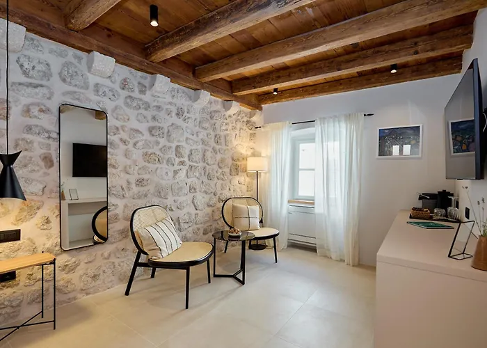 Gostinjska kuća Modern Stone House, Luxury In Old Town