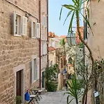 Modern Stone House, Luxury In Old Town Guest house 4*